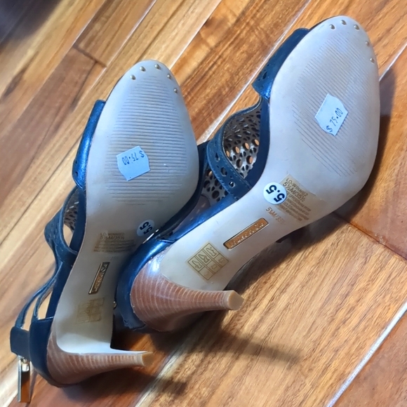 New size 5.5 heels. Black with a brown heel. - Picture 5 of 5